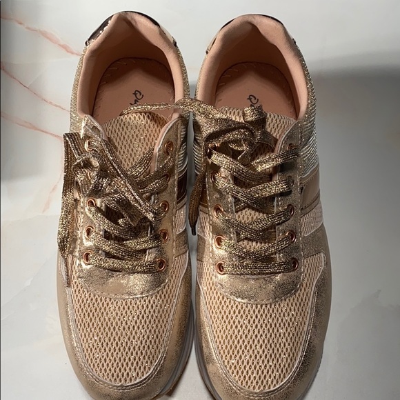 Sneakers - Picture 3 of 7